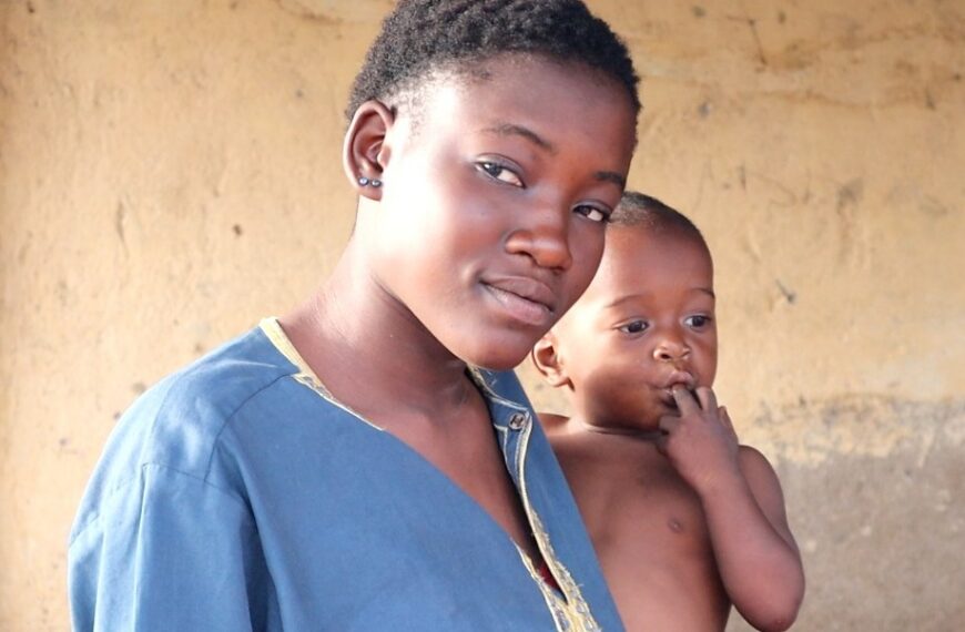 ACCES DES ADOLESCENTS VULNERABLES AUX INFORMATIONS COMPLETES ET SURES EN MATIERE DE SANTE SEXUELLE ET REPRODUCTIVE DANS LES MILIEUX DEFAVORISES